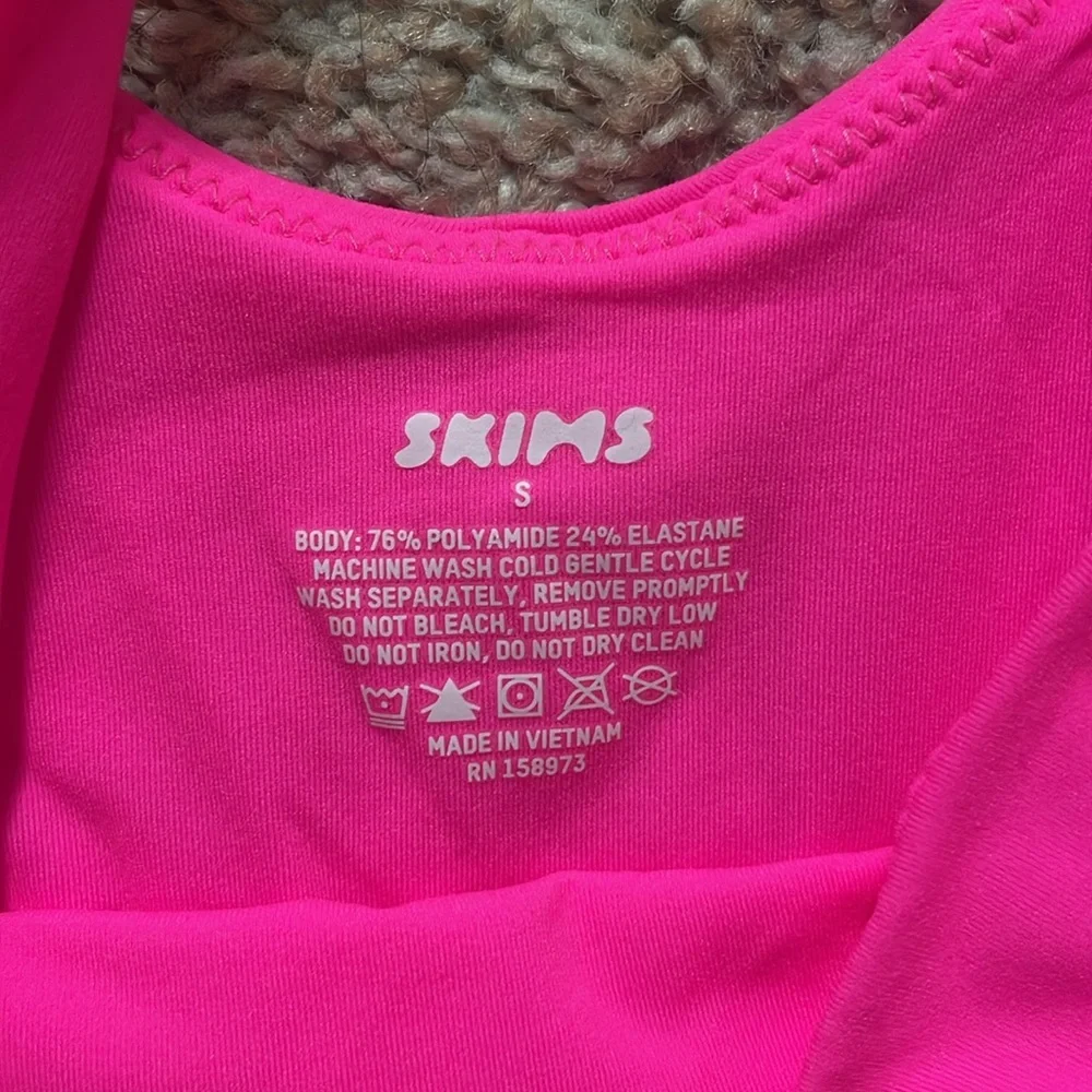 Skims fits everybody square neck bodysuit size small - Picture 2 of 3